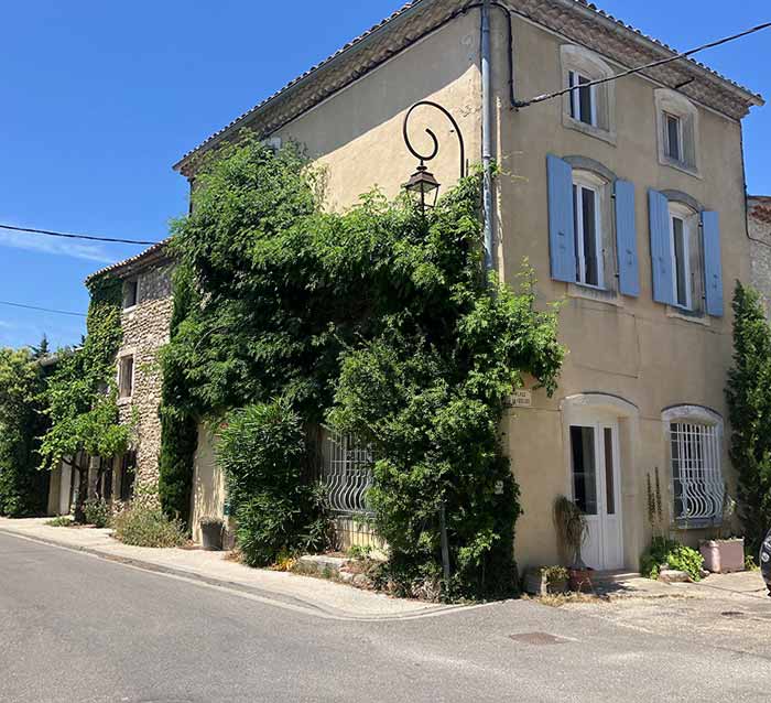 Façade de la Maison Le jadin de Grignan à Réauville